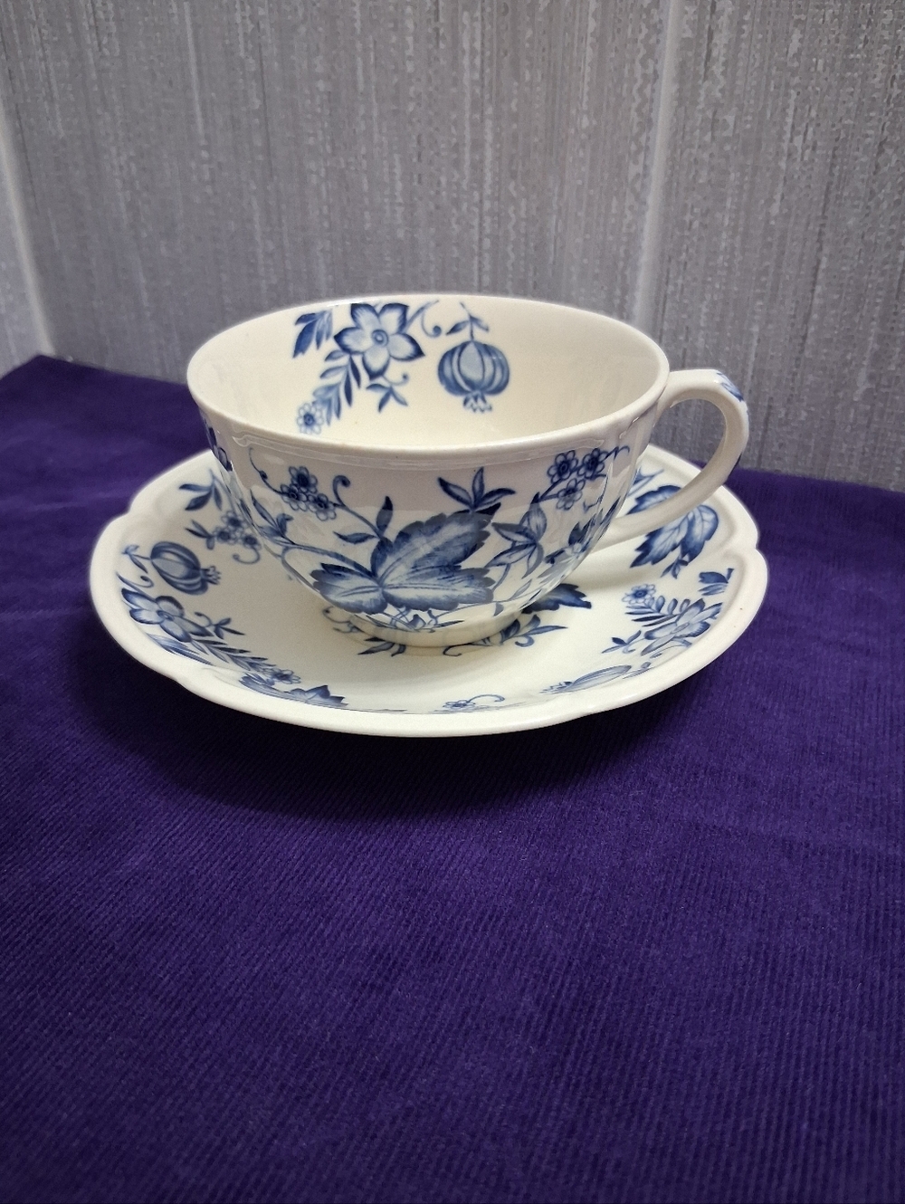 Vintage Malvern Blue Windsor Ware Teacups Saucers Bowls Johnson Bros England - Picture 9 of 16